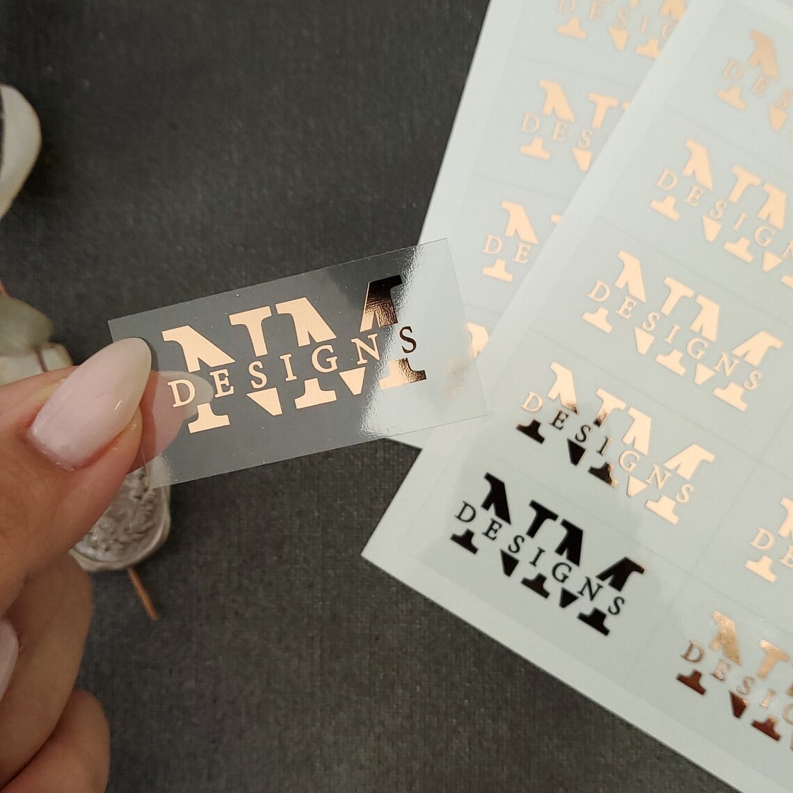 ملصقات زفاف شفافة بتصميم نباتي - مراجعة Wedding Envelopes وسعره